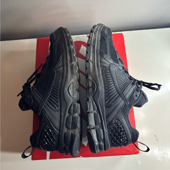 Black Nike Vomero 5’s - Picture 5 of 9